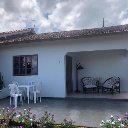 Casinha De Praia Na Fazenda Da Armacao Governador Celso Ramos Buitenkant foto