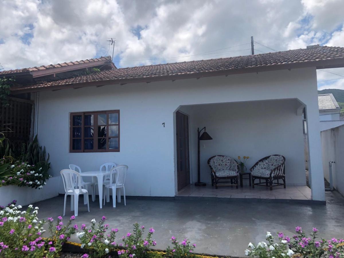 Casinha De Praia Na Fazenda Da Armacao Governador Celso Ramos Buitenkant foto