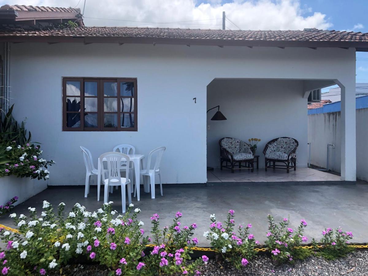 Casinha De Praia Na Fazenda Da Armacao Governador Celso Ramos Buitenkant foto