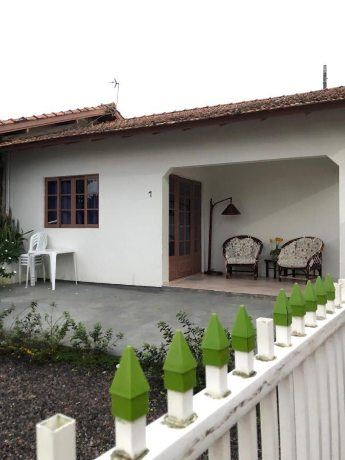 Casinha De Praia Na Fazenda Da Armacao Governador Celso Ramos Buitenkant foto